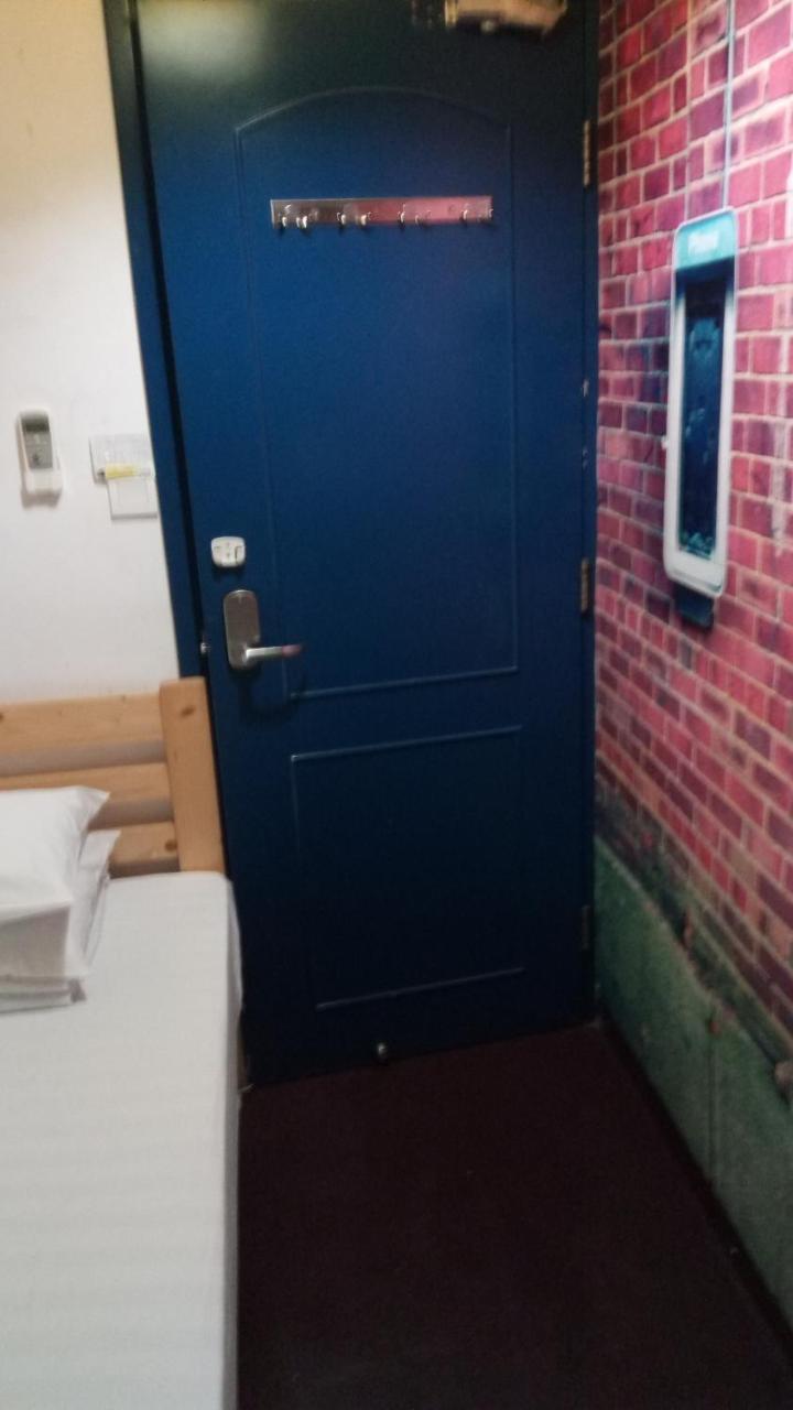 Oi Suen Guesthouse Hong Kong Bagian luar foto